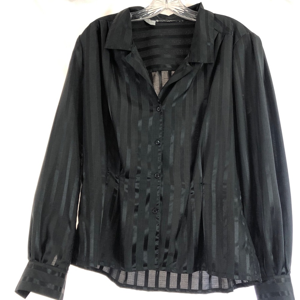 Vintage /  Woman's button-down long sleeve top